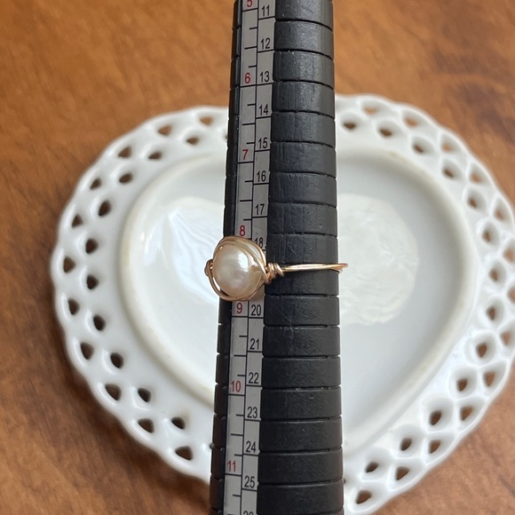 Genuine white freshwater pearl gold tarnish resistant women’s Ring size 8.5 - Picture 7 of 7